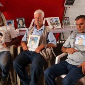 diyarbakir anneleri 6 yildir nobet tutuyor 8Y49UAPl