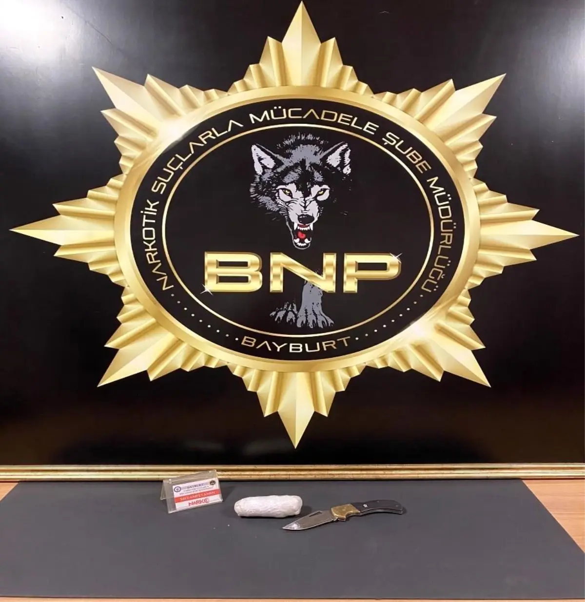 bayburtta 92 gram metamfetamin ele gecirildi S8x2lDnD