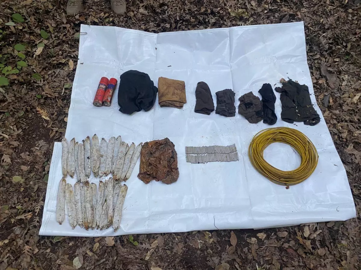 dortyolda jandarma operasyonu pkkya ait patlayicilar ele gecirildi slUudf8i