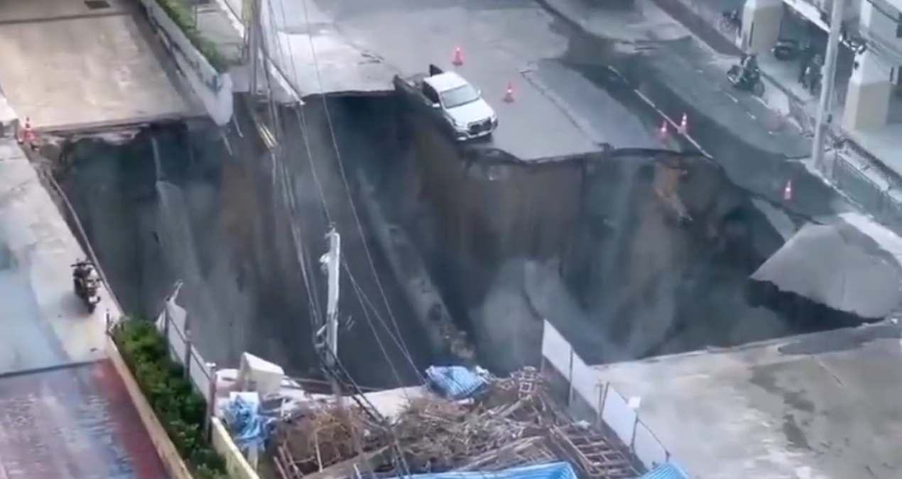 yer yarildi araclar ve binalar icine dustu kameralar her ani kaydetti NI6exJZh