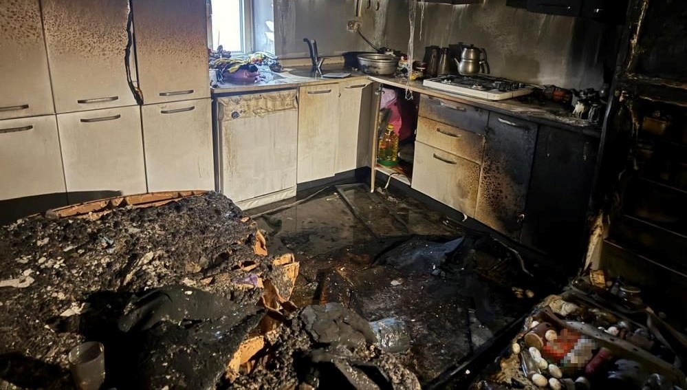 boluda mutfakta baslayan yangin evi yakti vI8DwUq8