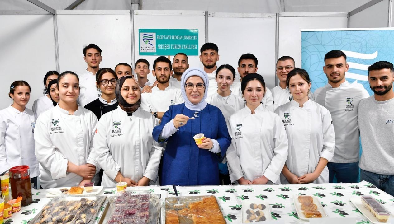 emine erdogan 5 rize gastronomi gunleri etkinliklerine katildi PcMSA7kQ