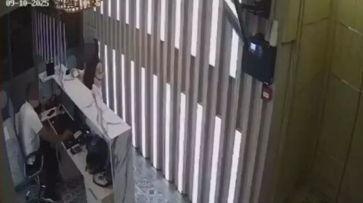 izmirde fuhus operasyonu 19 kadin kurtarildi zfdfMLb5.jpg