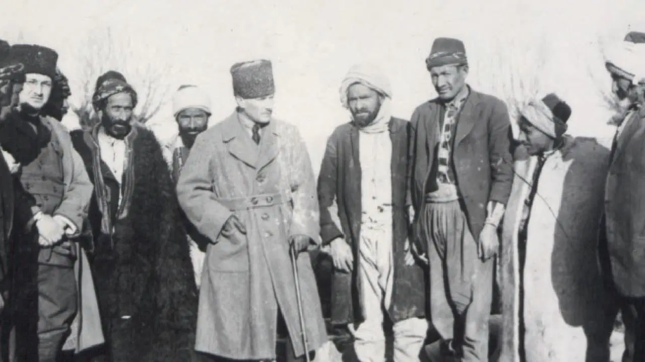 turk milletinin ataturk sevgisi tukenmez 2wvrpnAL.jpg