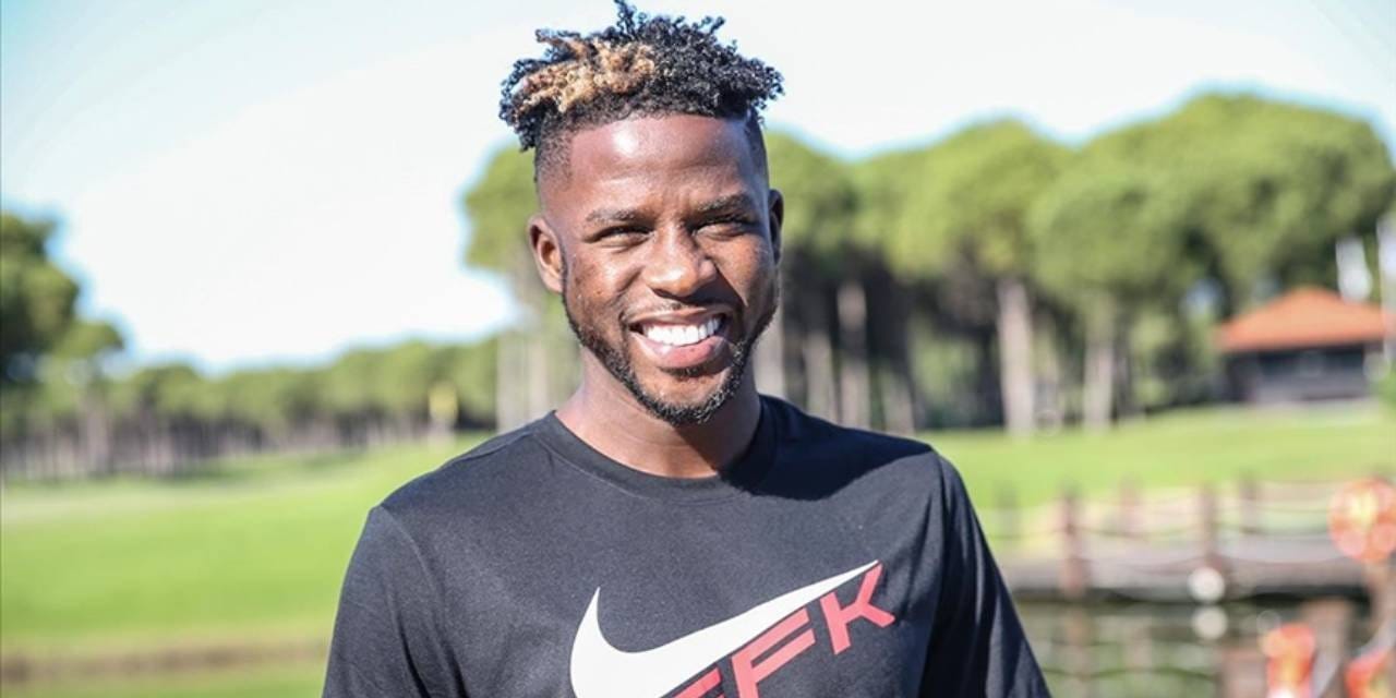 bir zamanlar super ligde oynuyordu unlu futbolcuya avmde silahli tehdit X1r9BOL6.jpg