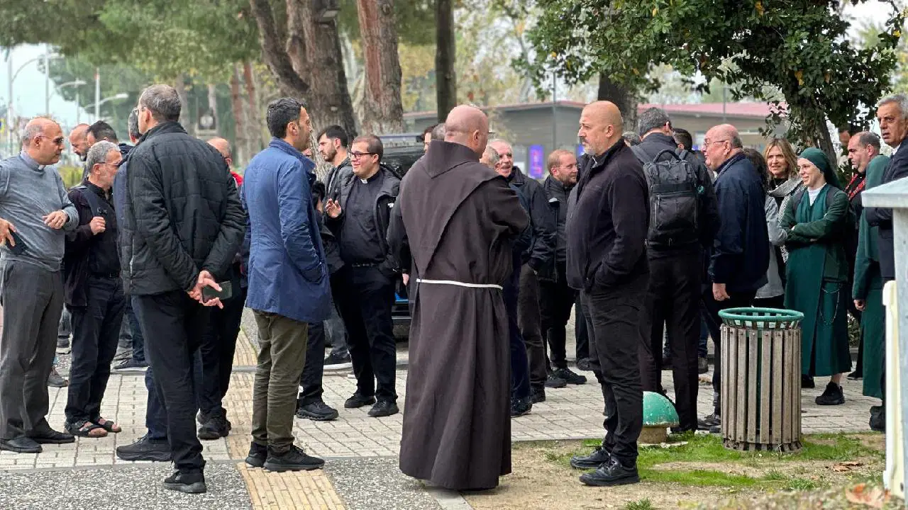 vatikan heyeti papanin ziyareti oncesi iznikte zEYqcLjg.jpg