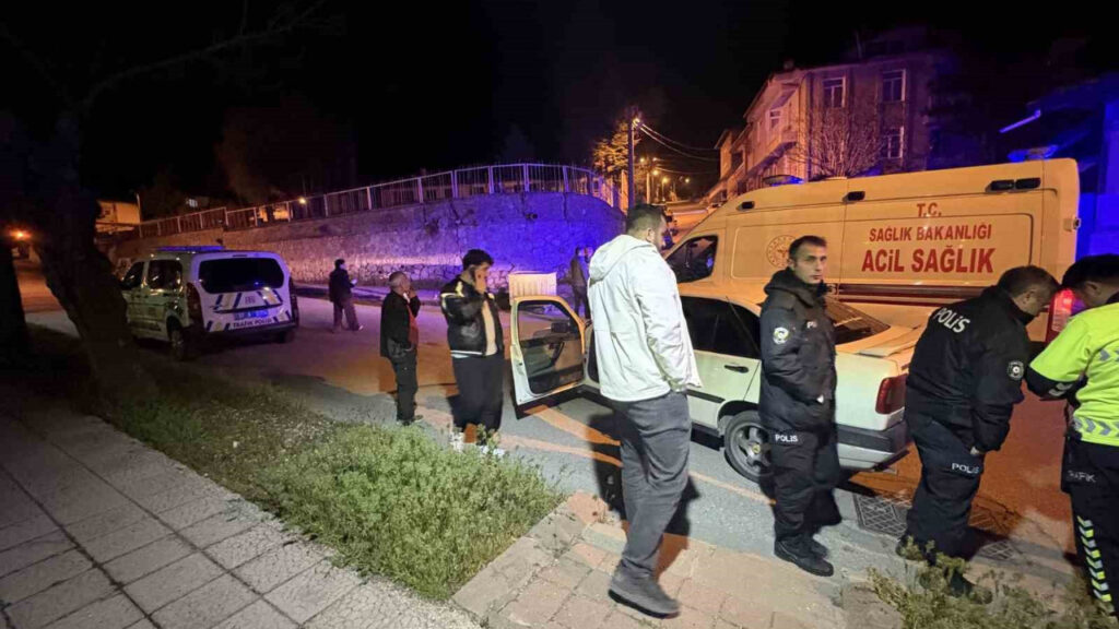 kendilerini-uyaran-adami-darp-eden-sahislar-otomobili-birakip-kacti-Gt4Apc5v