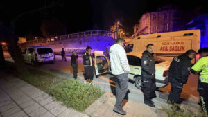 kendilerini-uyaran-adami-darp-eden-sahislar-otomobili-birakip-kacti-Gt4Apc5v