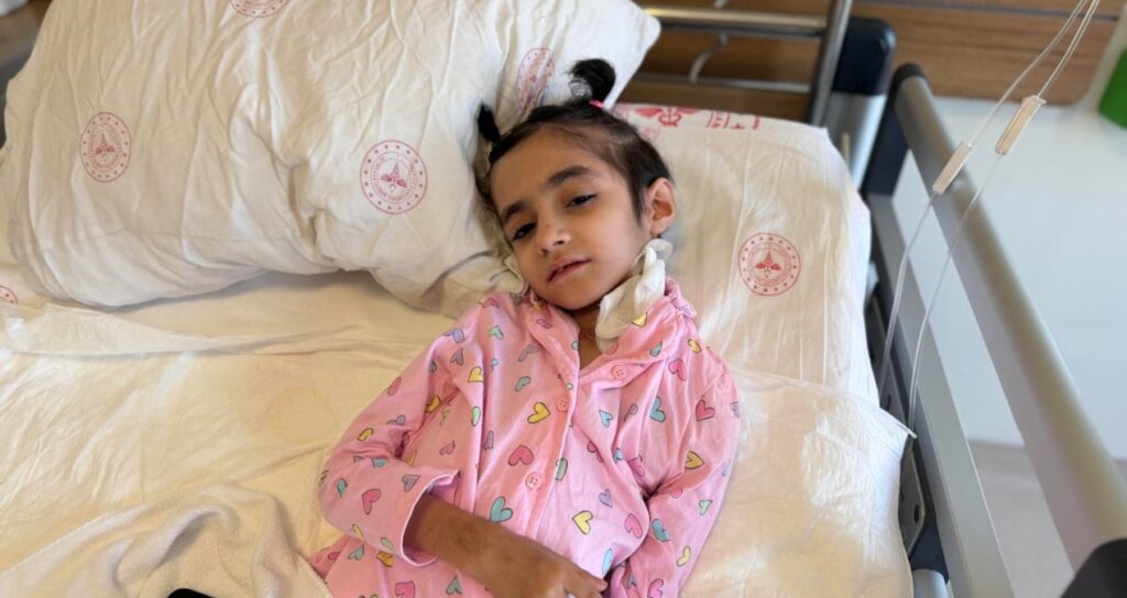 8 Yaşındaki Fatma’nın Boynundan Çıkarılan Kitle, Tıp Tarihine Geçti