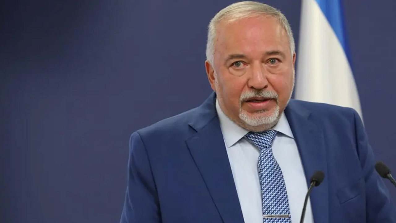 Eski İsrail Savunma Bakanı Liberman’dan Netanyahu’ya Sert Eleştiriler: “Ülkeyi Muz Cumhuriyetine Dönüştürdü”