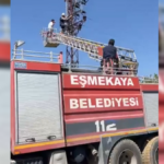 tamir-icin-direge-cikti-elektrik-akimina-kapilip-mahsur-kaldi-aqveMvfH
