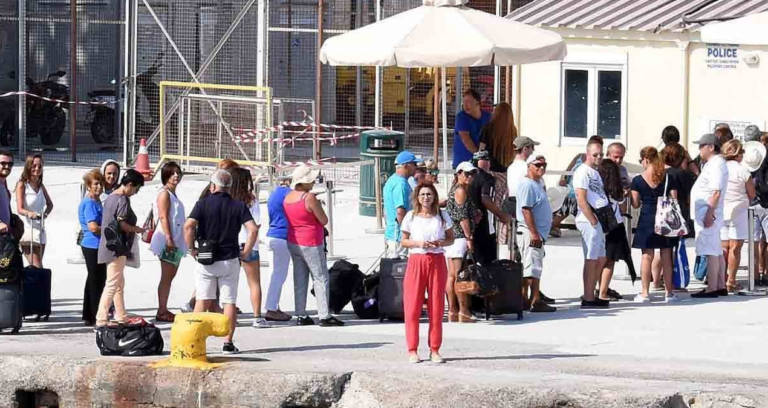 turkler-akin-ediyordu-cok-turist-gelmesin-diye-kisitlama-getirdiler-k3QngPq9