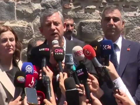 Özgür Özel Diyarbakır’da: ‘Güne Selahattin Demirtaş’ın selamıyla başladık’
