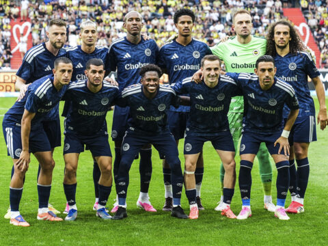 Fenerbahcede 3 futbolcunun gitmesi yasaklandi NltgV3ul